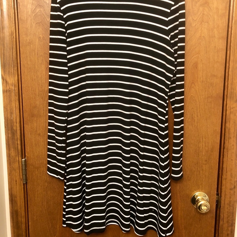 Love Fire long sleeve black/white dress LIKE NEW!